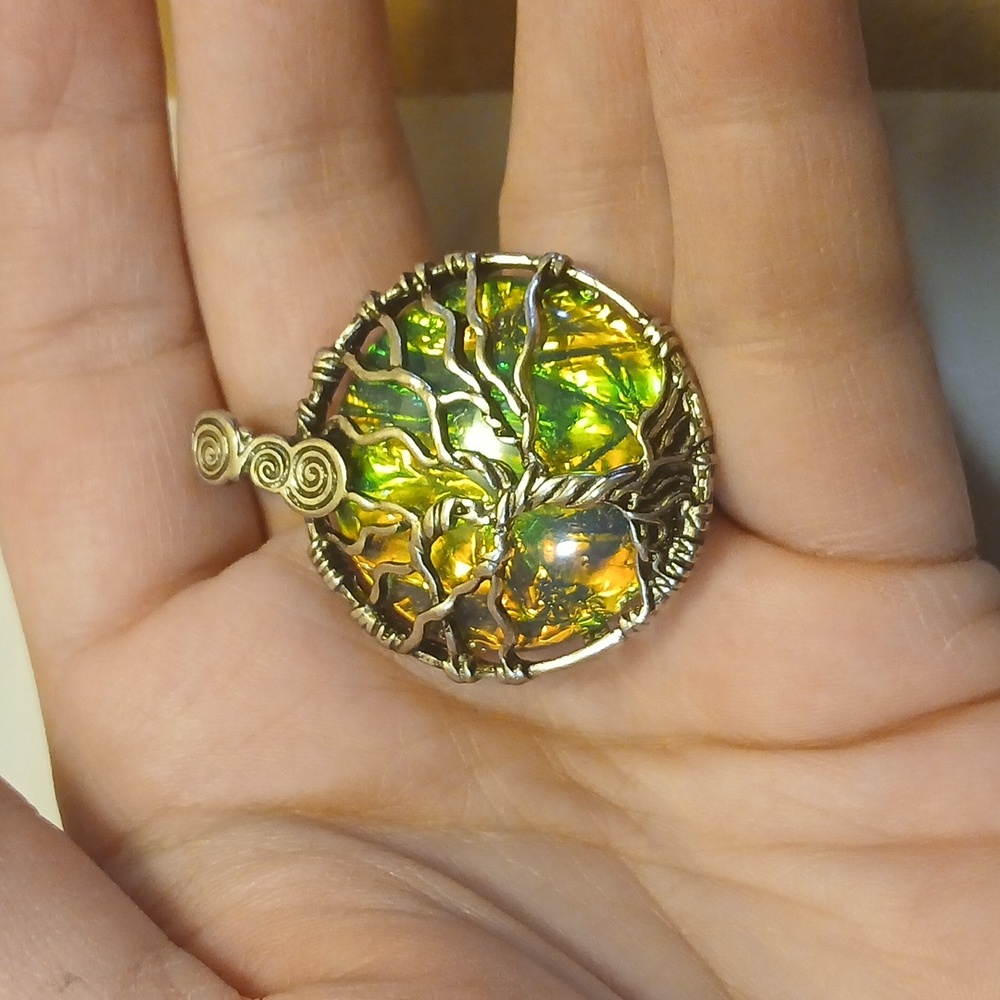Stunning "TREE OF LIFE" Pendant - Picture 4 of 9